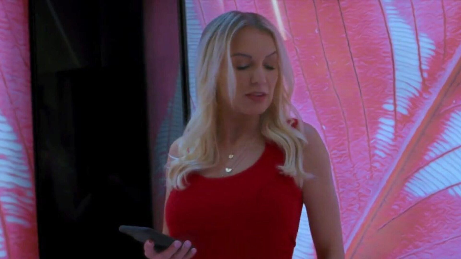 TUSHYRAW Hot Blonde can't live without getting her anal opening spread